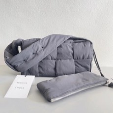 보테가 베네타 패딩 카세트 크로스